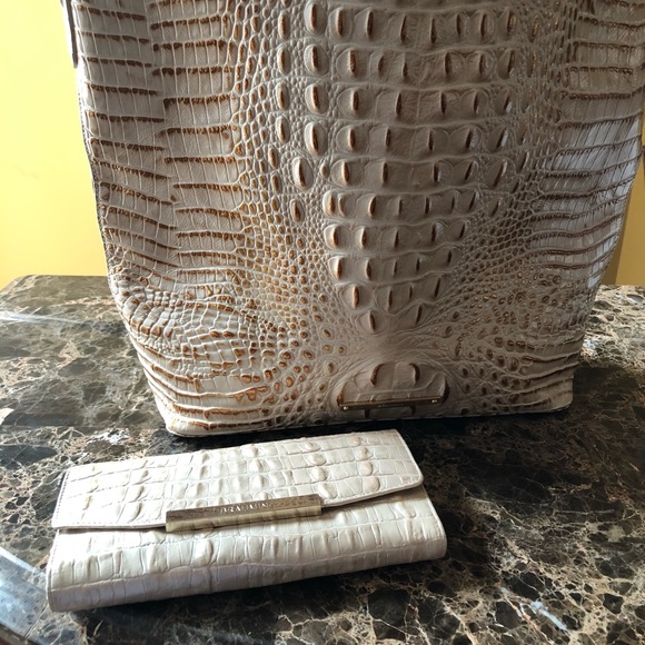 Kiwi colored satchel Dooney and Bourke purse - Picture 4 of 4